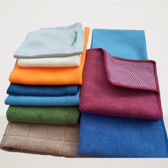 VIXI nagy takarító szett ajándék üvegtisztítóval, optikai, kozmetikai és dörzsi mikroszálas kendőkkel, üvegtisztító törlőkendőkkel.