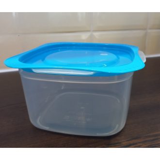 VIXI 1600 ml-es frissentartó edény mikrózható, ételtárolásra és fagyasztásra, biztonságos anyagokkal a hosszú távú frissesség megőrzésére.