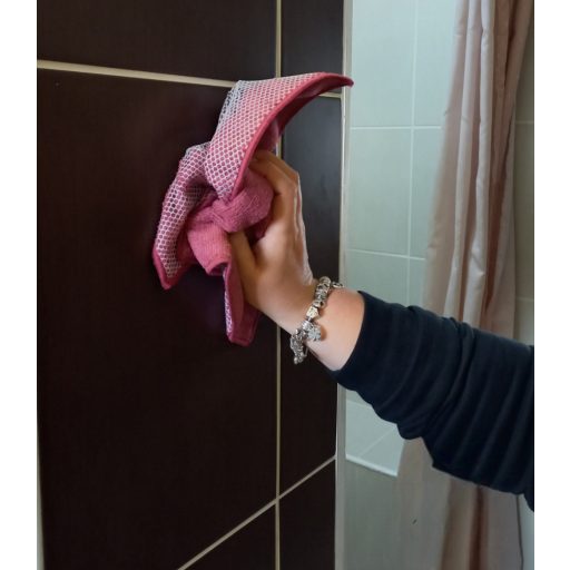 VIXI bíbor színű dörzsi mikroszálas törlőkendő, ideális zsíros, vízköves felületek vegyszermentes tisztításához.
