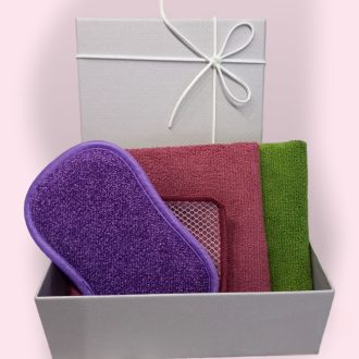 VIXI box szett olajzöld dörzsi kendő, bíbor univerzális kendő, zöld piskóta szivacs díszdobozban