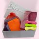 VIXI box szett gyermek takarítószett, bíbor dörzsi kendő és díszdoboz