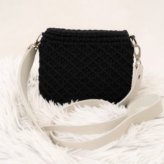 Horgolt fekete crossbody táska