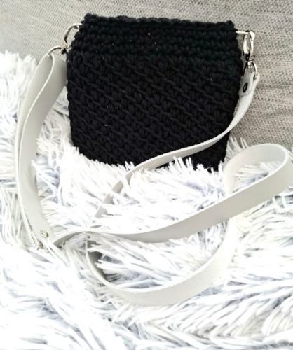 Horgolt fekete crossbody táska
