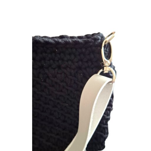 Horgolt fekete crossbody táska