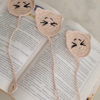 Horgolt cicás könyvjelző 