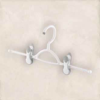 VIXI szürke csipeszes vállfa, ideális nadrágok és szoknyák tárolására, gyűrődésmentes megoldás
