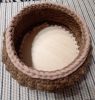 Faalapra horgolt barna öblös tárolókosár bézs szegéllyel, 9 cm magas, 14 cm átmérőjű texturált prémium pólófonalból készült.