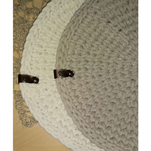 Világosbarna színű horgolt tányéralátét